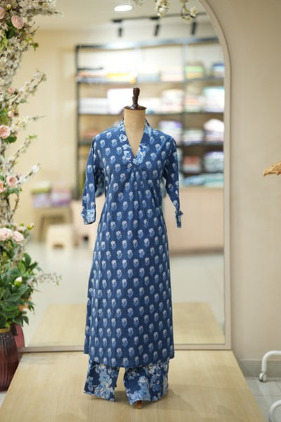 Indigo Floral Printed Kurta Set with Contrasting Palazzo(dress1)