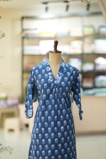 Indigo Floral Printed Kurta Set with Contrasting Palazzo(dress1)